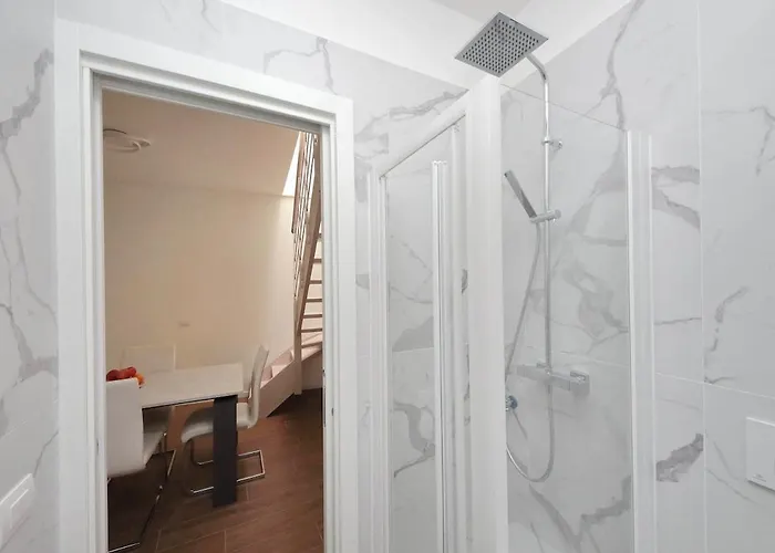 Indipendente - Due Livelli - San Lorenzo Apartment Rom